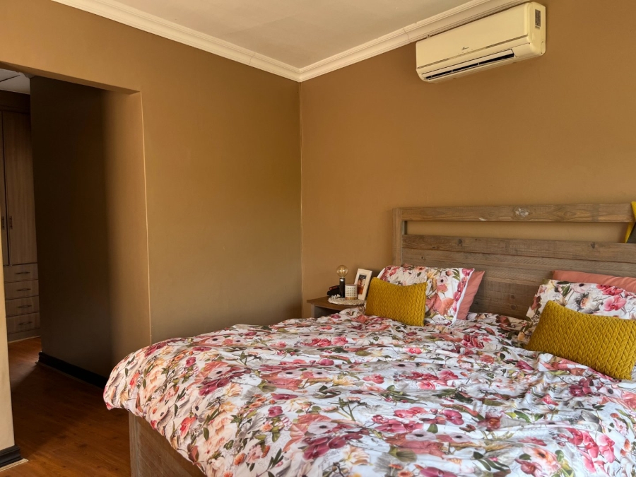 To Let 4 Bedroom Property for Rent in Melodie North West